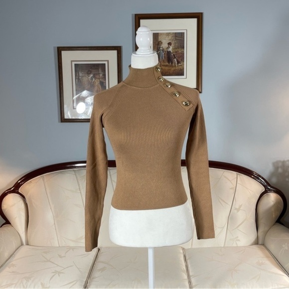 Zara Beige Ribbed Slightly Cropped Gold Hardware Mockneck Sweater Size Small - Picture 2 of 10